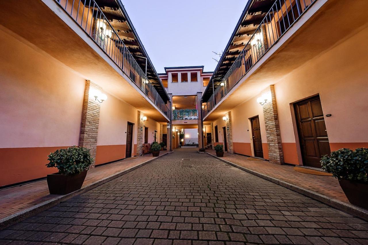 Excel Hotel Naviglio - Ca'Bianca Милано Екстериор снимка