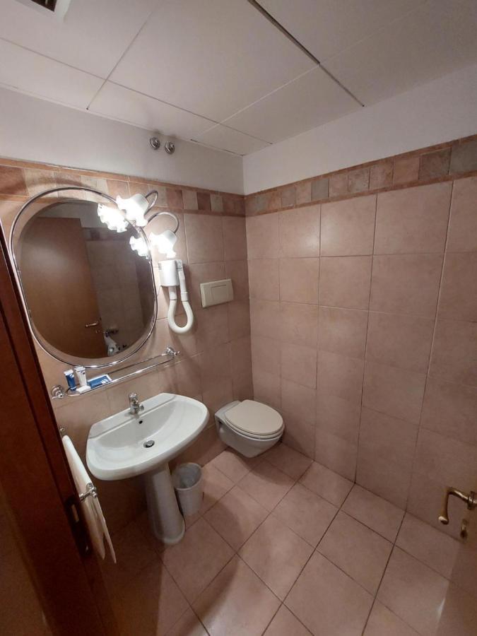 Excel Hotel Naviglio - Ca'Bianca Милано Екстериор снимка